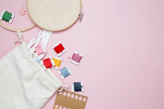 zestawy do haftu w pudełkach